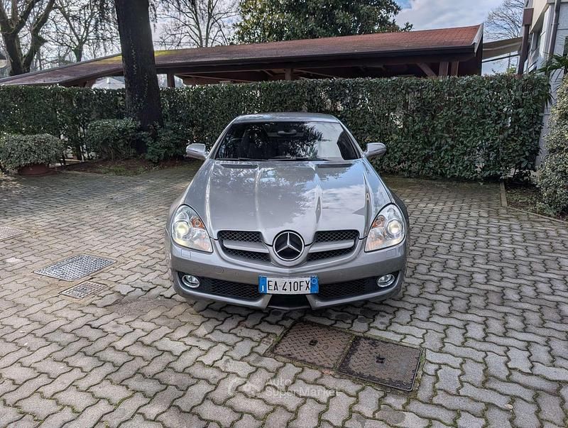 Usata Mercedes SLK200 184 CV (135 kW) 2010 Grigio palladio Cabrio