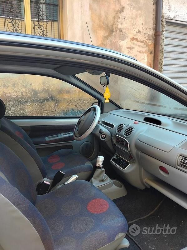 Usata Renault Twingo 58 CV (42 kW) 2002 Giallo Utilitaria