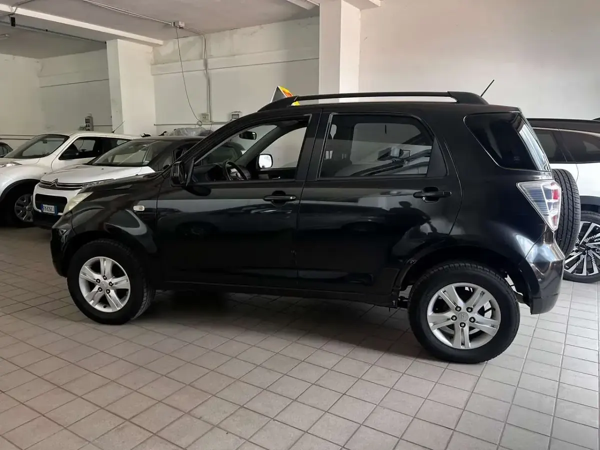 Usata Daihatsu Terios 102 CV (75 kW) 2012 Nero SUV