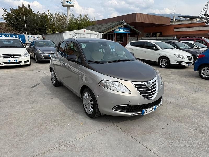 Usata Lancia Ypsilon 69 CV (50 kW) 2014 Grigio Utilitaria