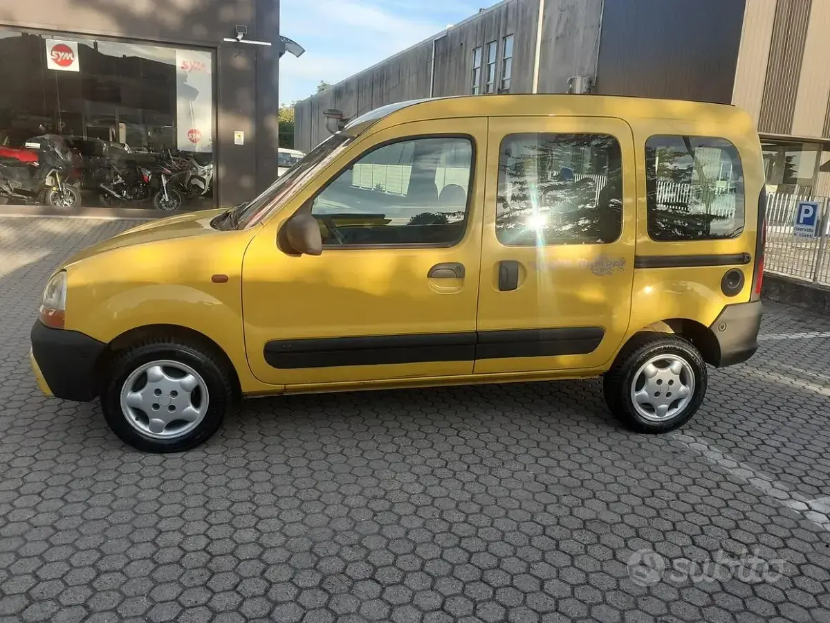Usata Renault Kangoo 75 CV (55 kW) 2001 Giallo Monovolume