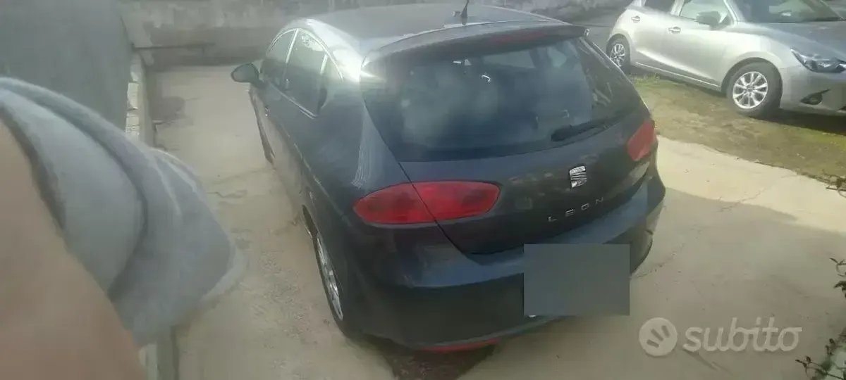 Usata Seat Leon 105 CV (77 kW) 2011 Grigio Utilitaria