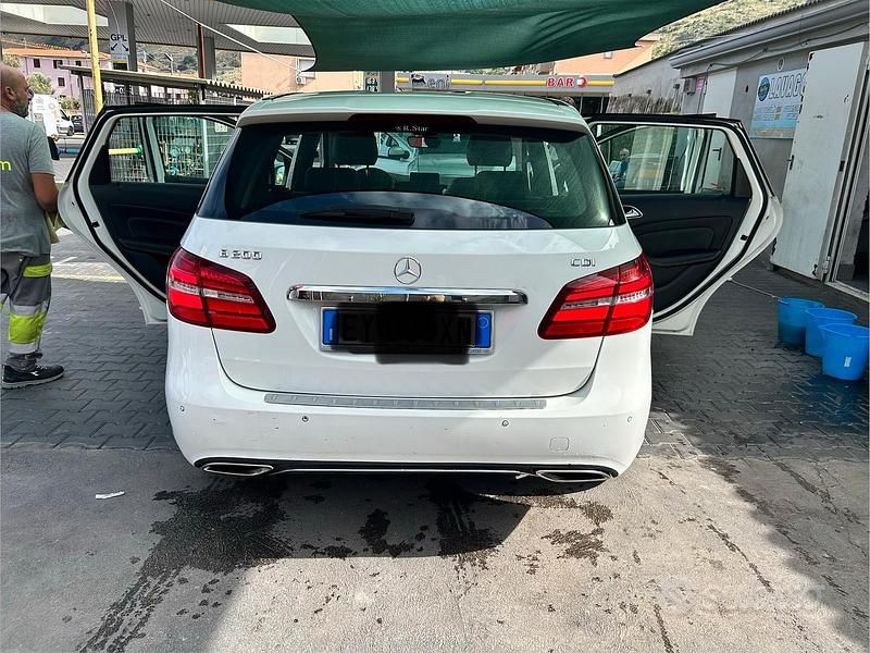 Usata Mercedes B200 136 CV (100 kW) 2015 Bianco Monovolume