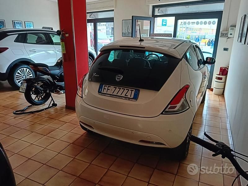 Usata Lancia Ypsilon 69 CV (50 kW) 2017 Bianco Utilitaria