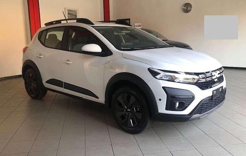 Bianco ghiaccio Nuova 2025 Dacia Sandero Expression Due volumi | 18.100 € (Buon prezzo) - Immagine 1/4