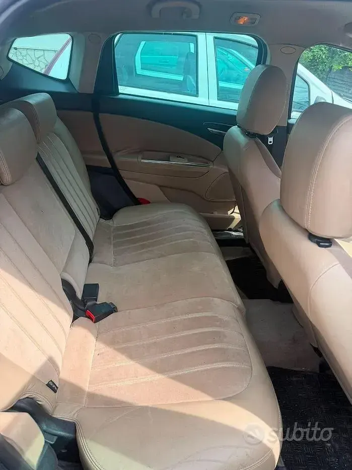 Usata Lancia Delta 120 CV (88 kW) 2012 Grigio Utilitaria