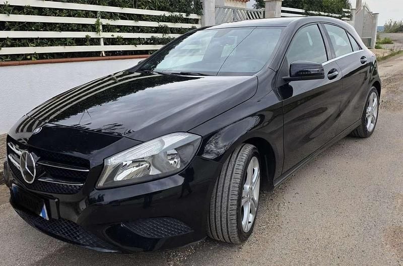 Usata Mercedes A180 109 CV (80 kW) 2014 Nero Utilitaria