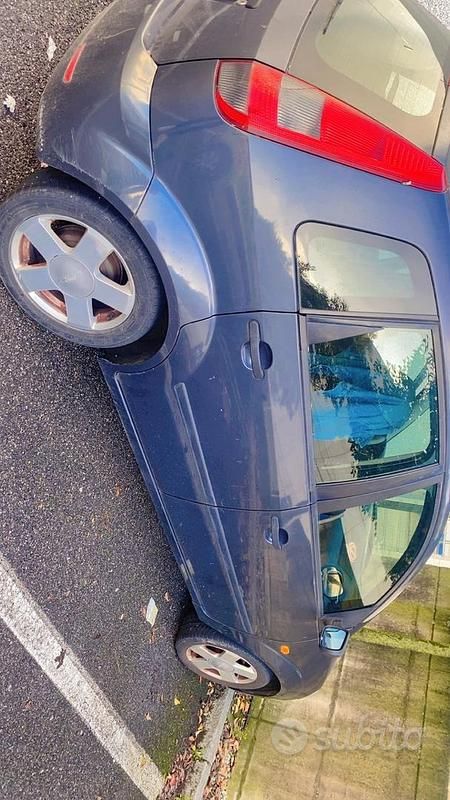Usata Ford Fiesta 75 CV (55 kW) 2004 Grigio Berlina