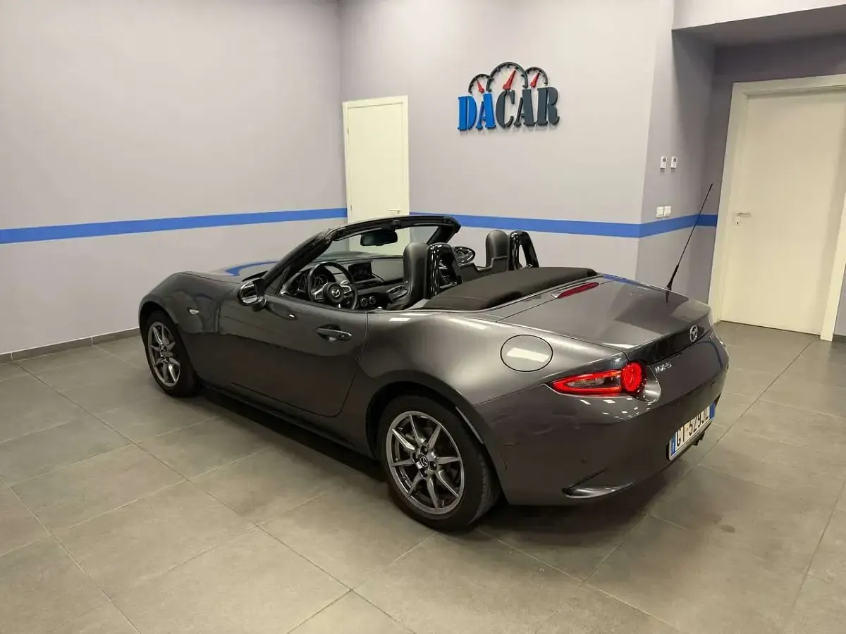 Usata Mazda MX5 Exclusive-Line 132 CV (97 kW) 2024 Grigio metallizzato Cabrio