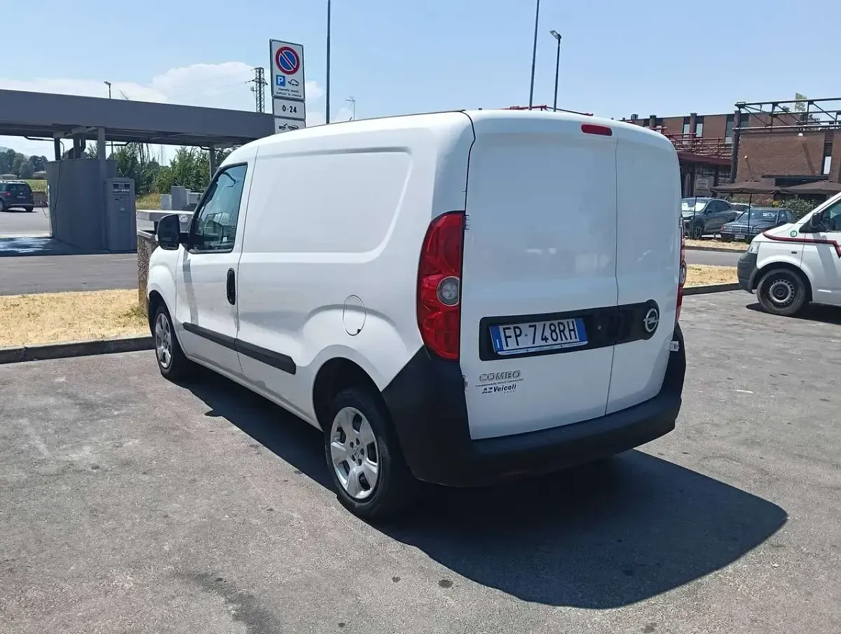 Usata Opel Combo 105 CV (77 kW) 2018 Bianco Monovolume