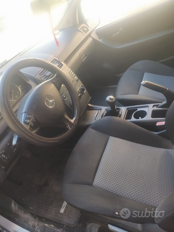 Usata Mercedes A180 109 CV (80 kW) 2006 Grigio Monovolume