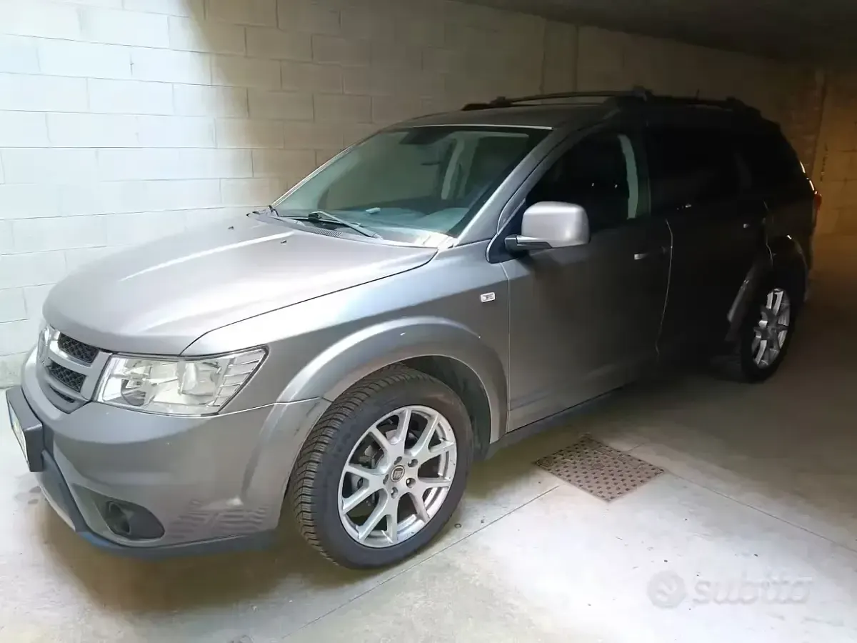 Usata Fiat Freemont 170 CV (125 kW) 2011 Grigio SUV