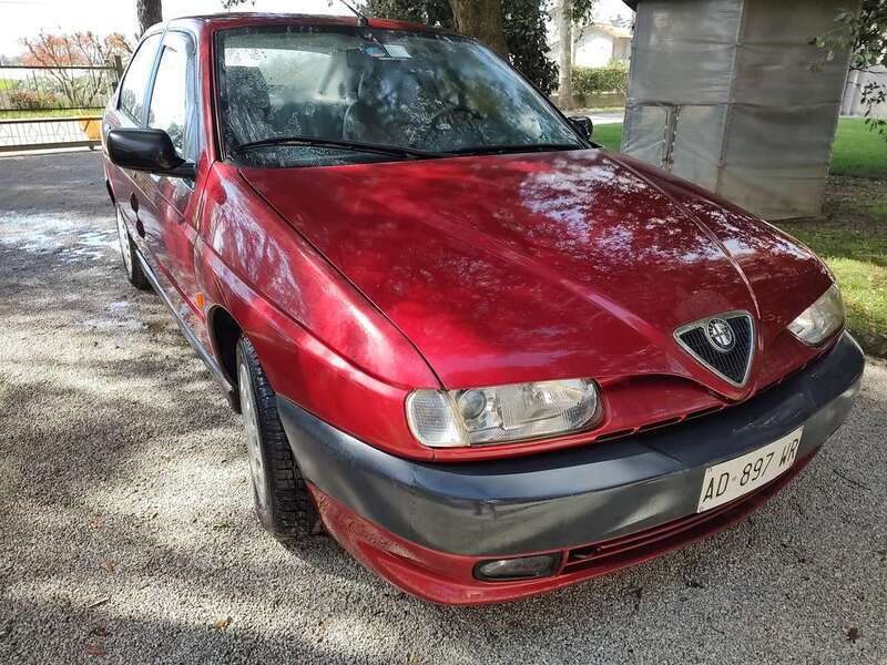 Usato 1995 Alfa Romeo 146 1.6 Benzin 103 CV (4.800 €)