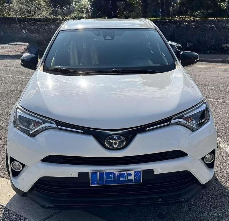 Usata Toyota RAV4 Hybrid Style 155 CV (114 kW) 2018 SUV