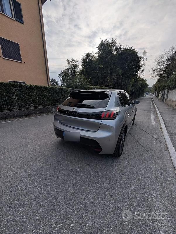 Usata Peugeot 208 Allure 100 kW (136 CV) 2021 Grigio Utilitaria