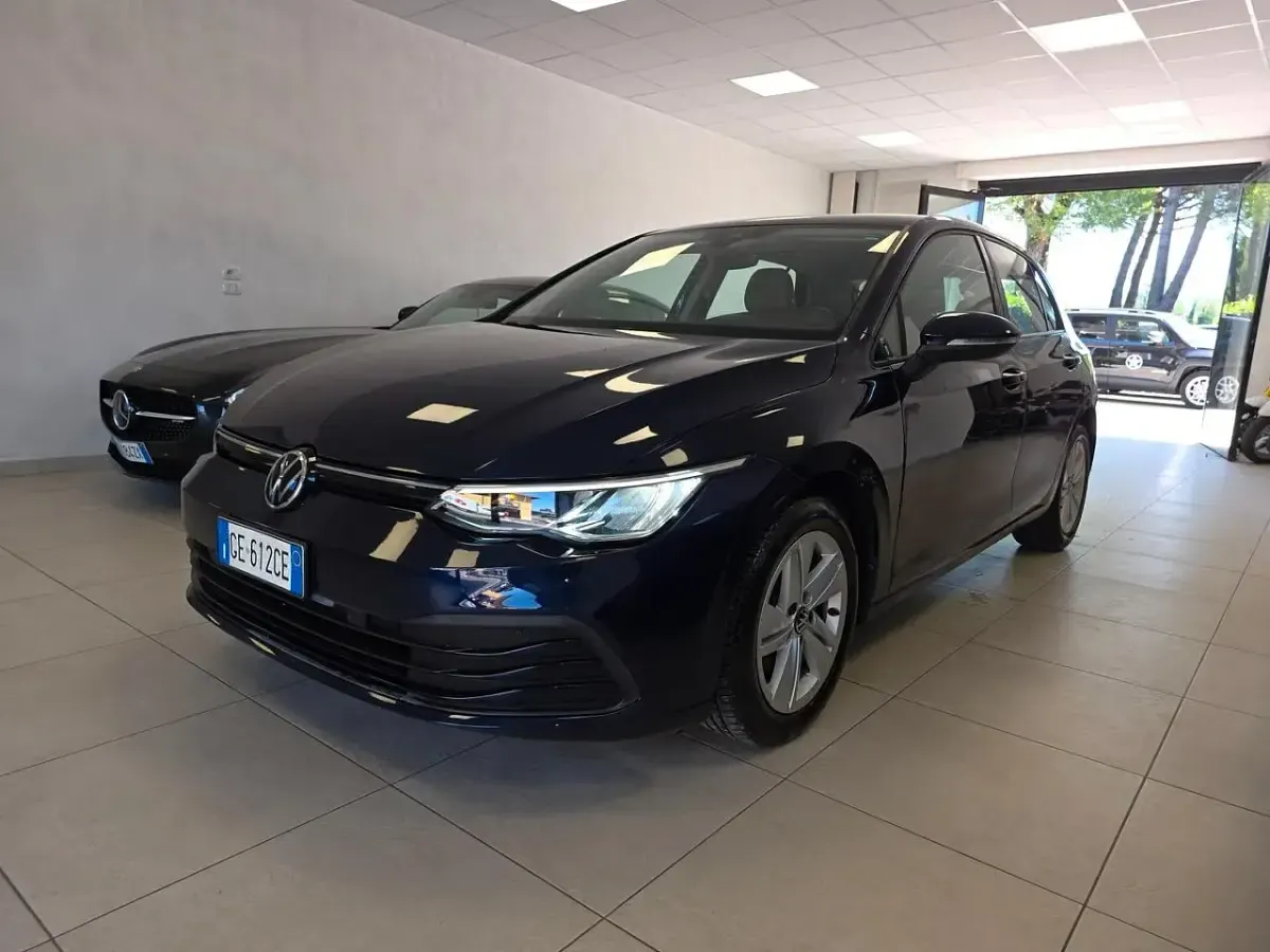 Usata VW Golf VIII Life 115 CV (84 kW) 2021 Blu Berlina