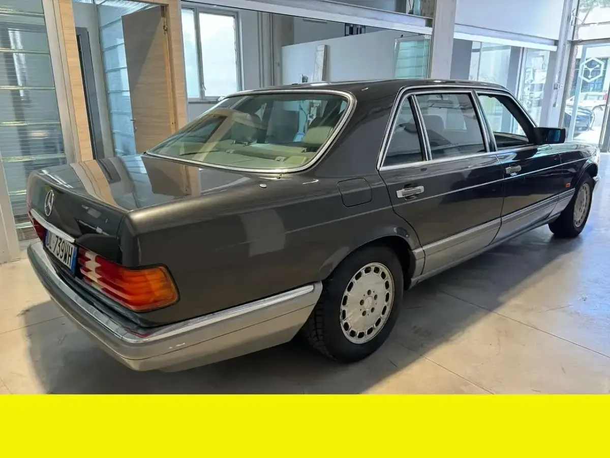 Usata Mercedes 560 299 CV (219 kW) 1988 Other Berlina