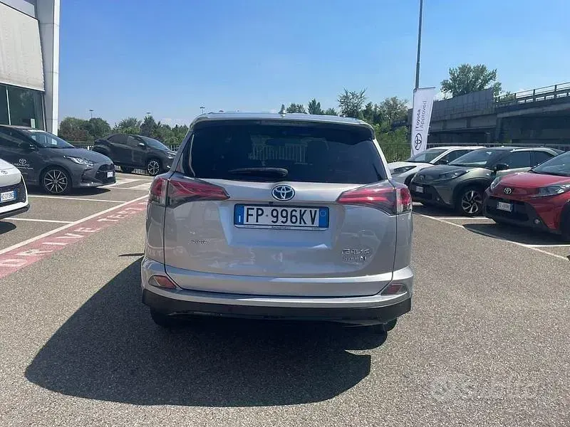 Usata Toyota RAV4 Hybrid 197 CV (144 kW) 2018 Grigio SUV