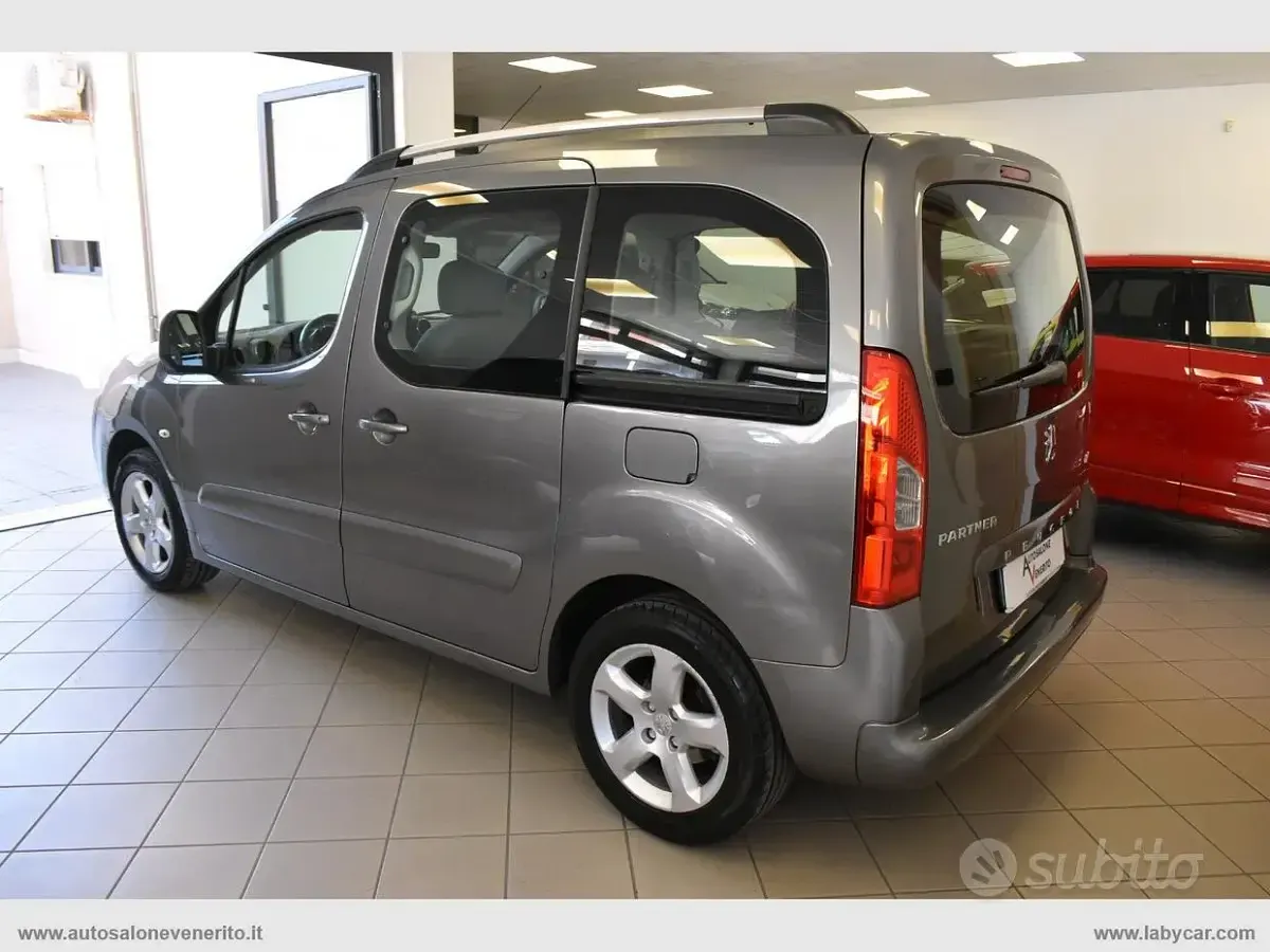 Usata Peugeot Partner Tepee 92 CV (67 kW) 2012 Grigio Monovolume