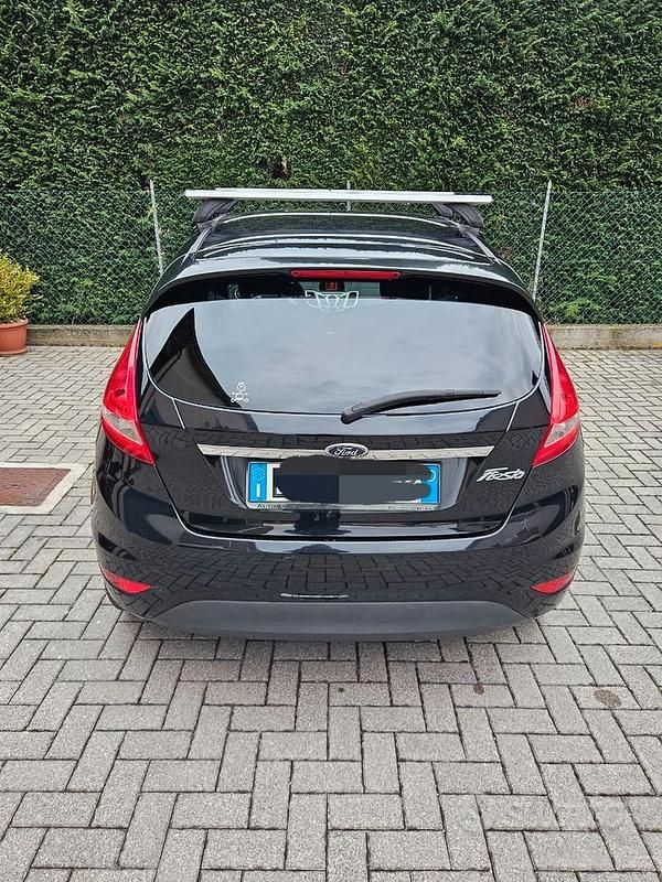 Usata Ford Fiesta 60 CV (44 kW) 2011 Nero Utilitaria