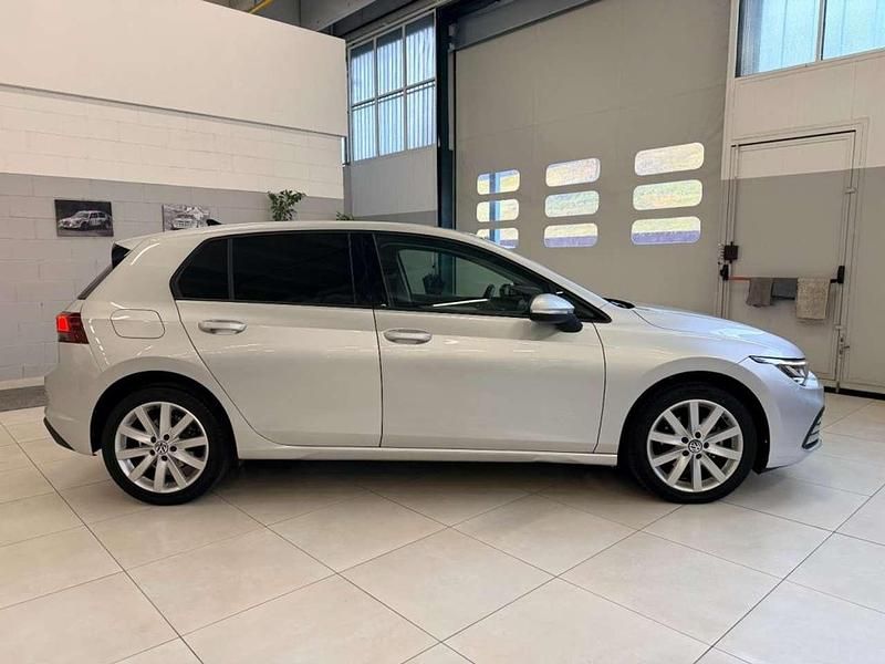 Usata VW Golf VIII Life 116 CV (85 kW) 2021 Grigio Berlina