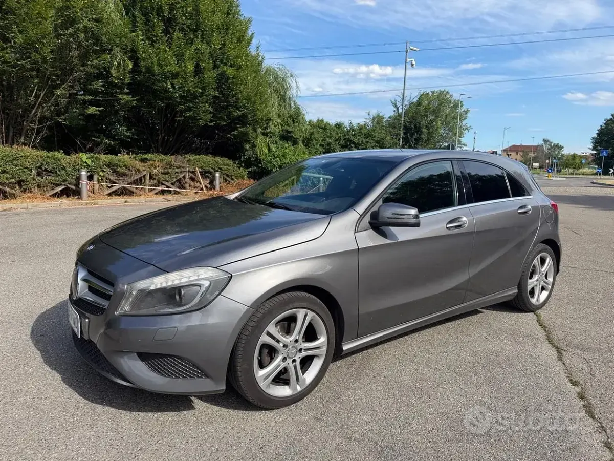 Usata Mercedes A180 Premium 109 CV (80 kW) 2013 Grigio Utilitaria