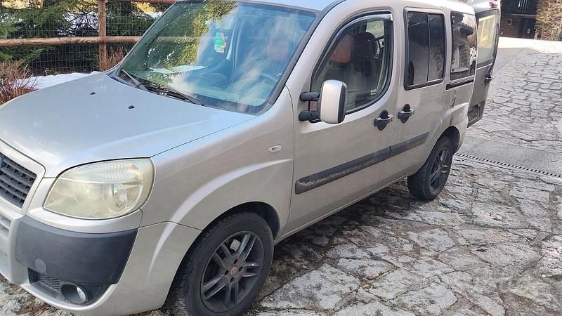 Usata Fiat Doblò 69 CV (50 kW) 2005 Grigio Monovolume