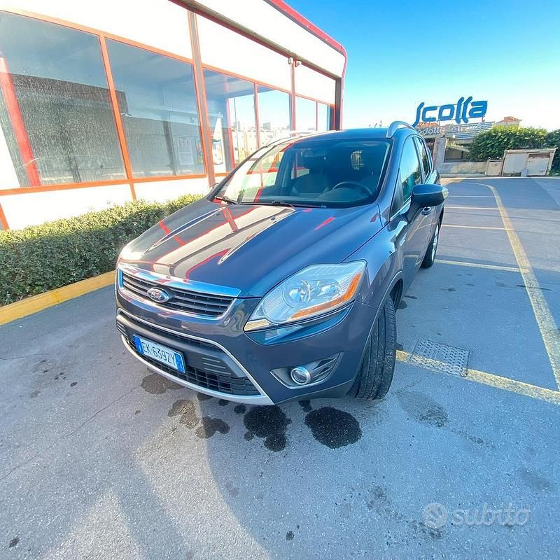 Usata Ford Kuga 140 CV (102 kW) 2012 Blu SUV