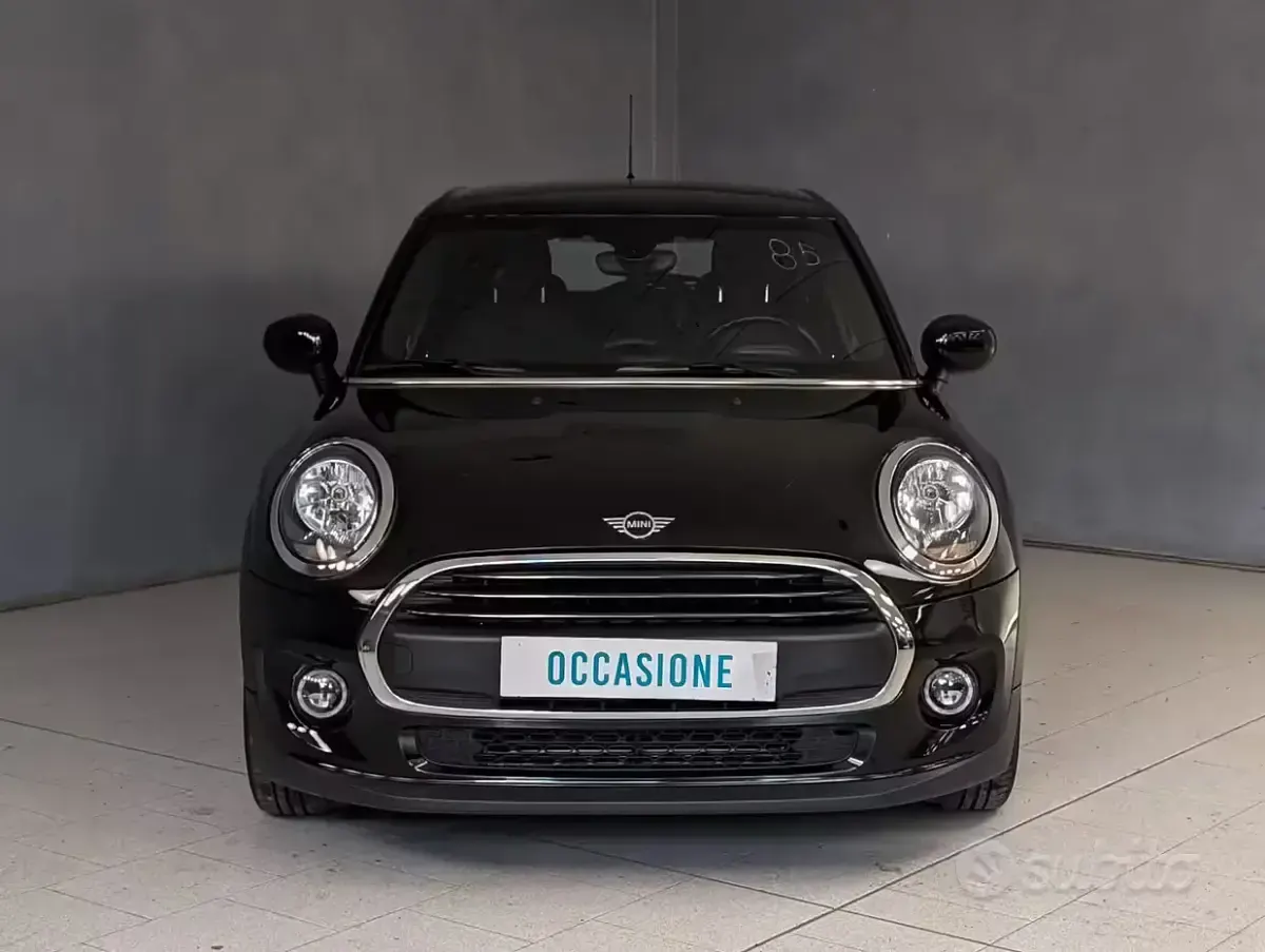 Begagnad Mini ONE 102 HK (75 kW) 2021 Svart Halvkombi