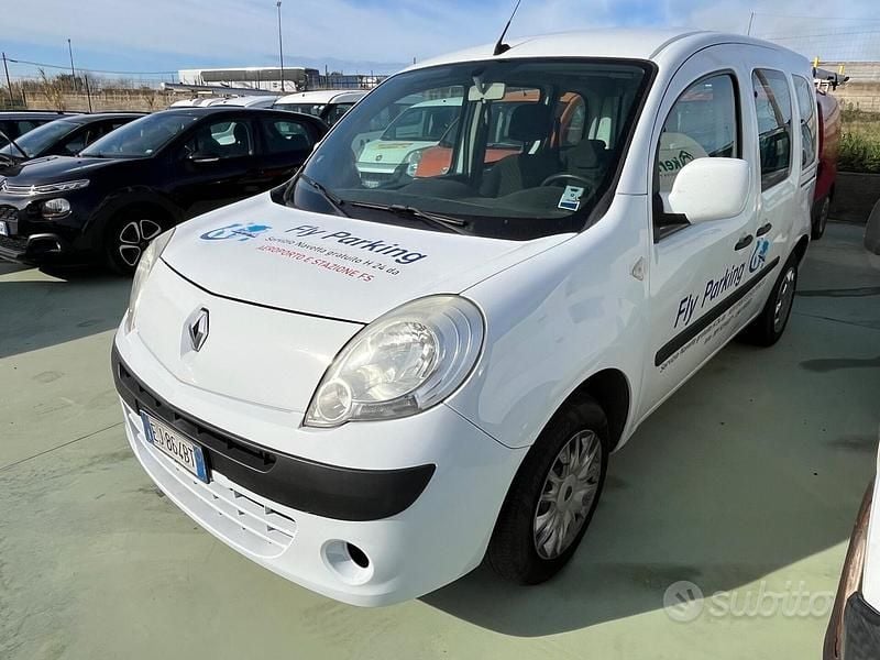 Bianco Usata 2011 Renault Kangoo Monovolume | 4950 € (Buon prezzo) - Immagine 1/4