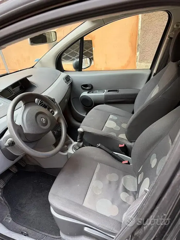 Usata Renault Modus 75 CV (55 kW) 2006 Nero Monovolume