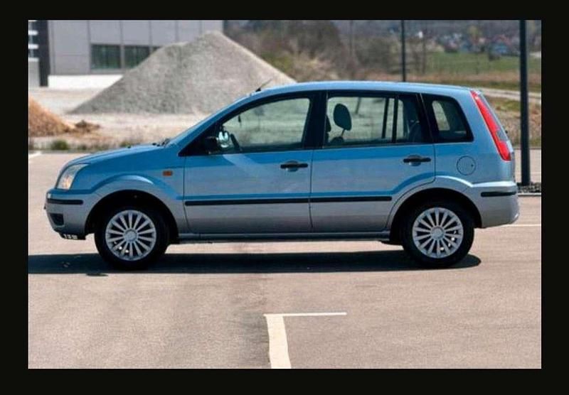 Usata 2005 Ford Fusion Tre volumi | 1500 € (Super prezzo) - Immagine 1/4