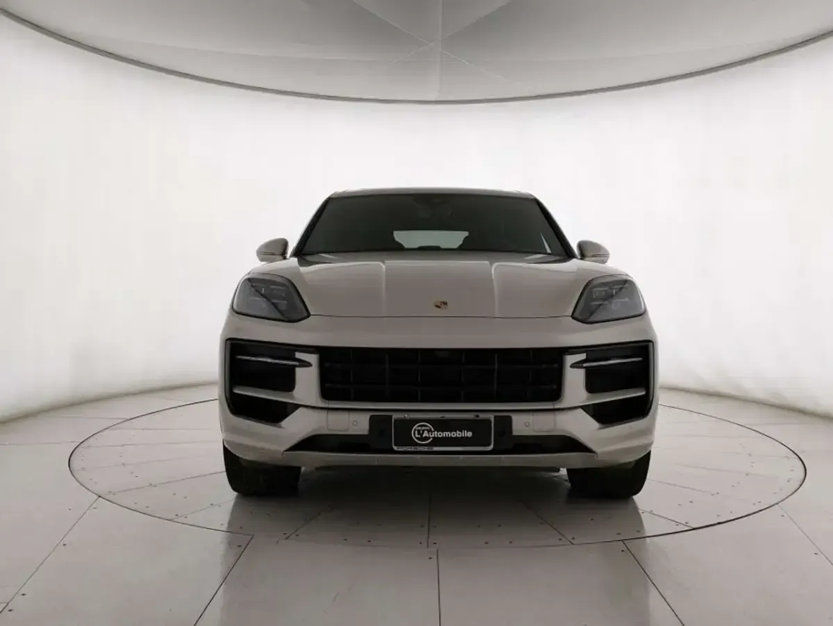 Gebraucht Porsche Cayenne 305 PS (224 kW) 2024 Beige SUV