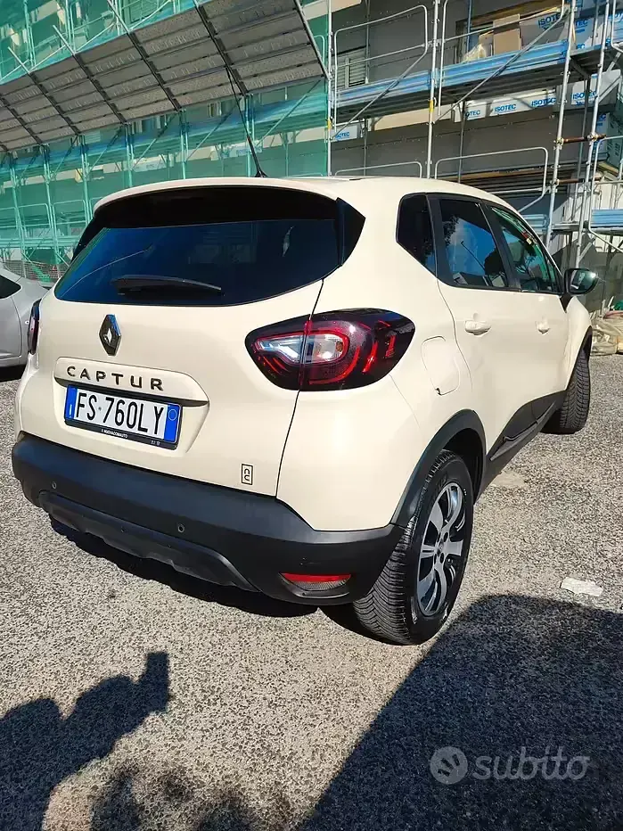 Usata Renault Captur 90 CV (66 kW) 2018 Beige SUV