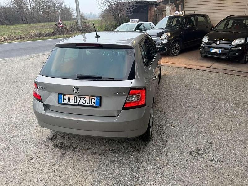 Usata Skoda Fabia Style 75 CV (55 kW) 2015 Grigio Berlina