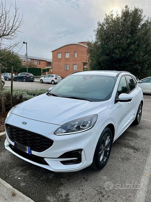 Bianco Usata 2023 Ford Kuga ST-Line SUV | 22.000 € (Buon prezzo) - Immagine 1/4