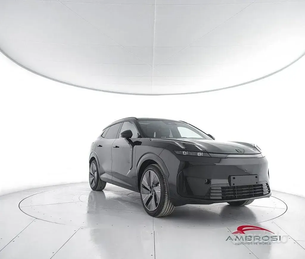 Nuova Lynk & Co 08 211 CV (155 kW) 2026 Back SUV