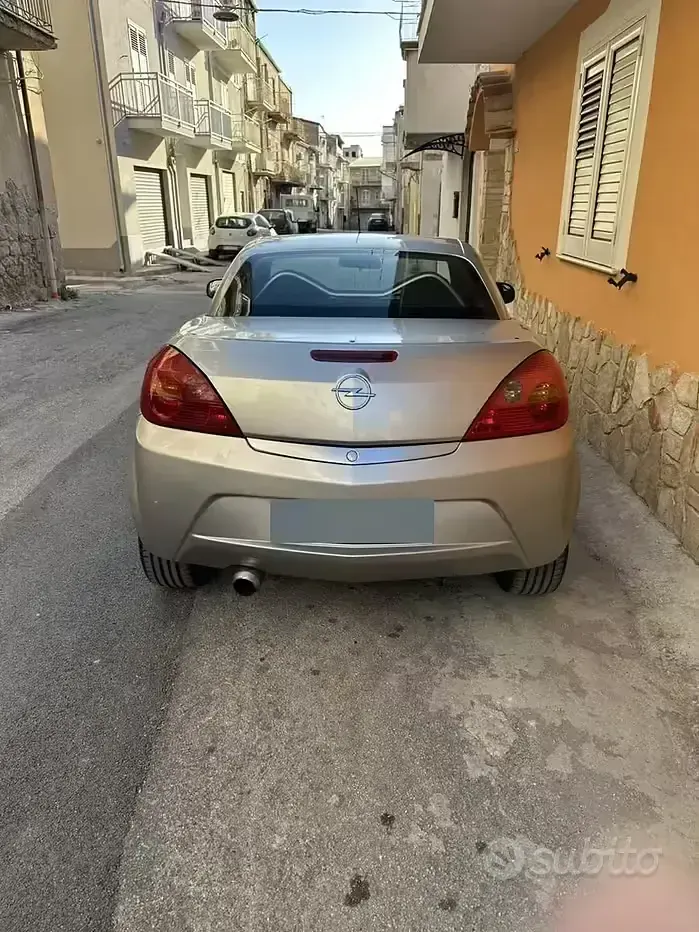 Usata Opel Tigra 69 CV (50 kW) 2005 Grigio Cabrio