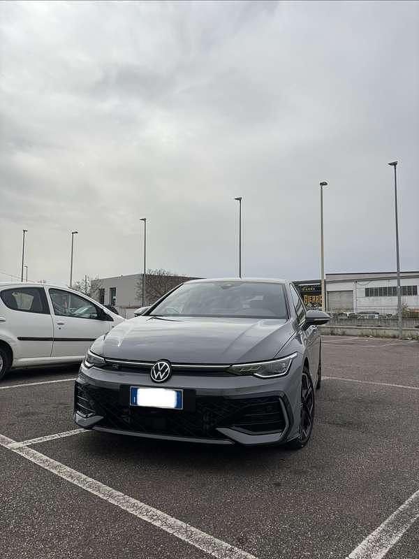 Usata VW Golf VIII R-line Plus 150 CV (110 kW) 2024 Grigio Berlina