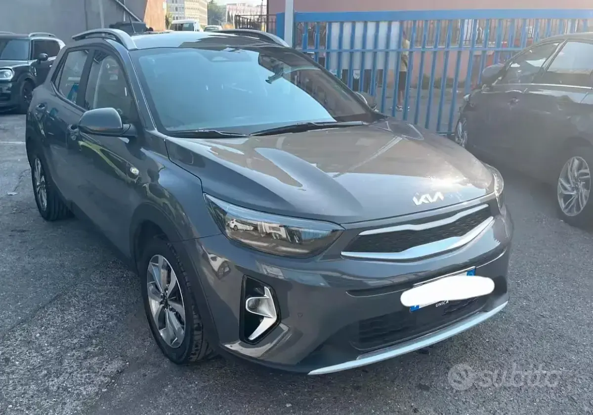 Usata Kia Stonic 84 CV (61 kW) 2023 Grigio SUV