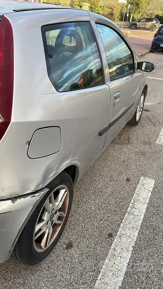 Usata Fiat Punto 69 CV (50 kW) 2003 Grigio Utilitaria