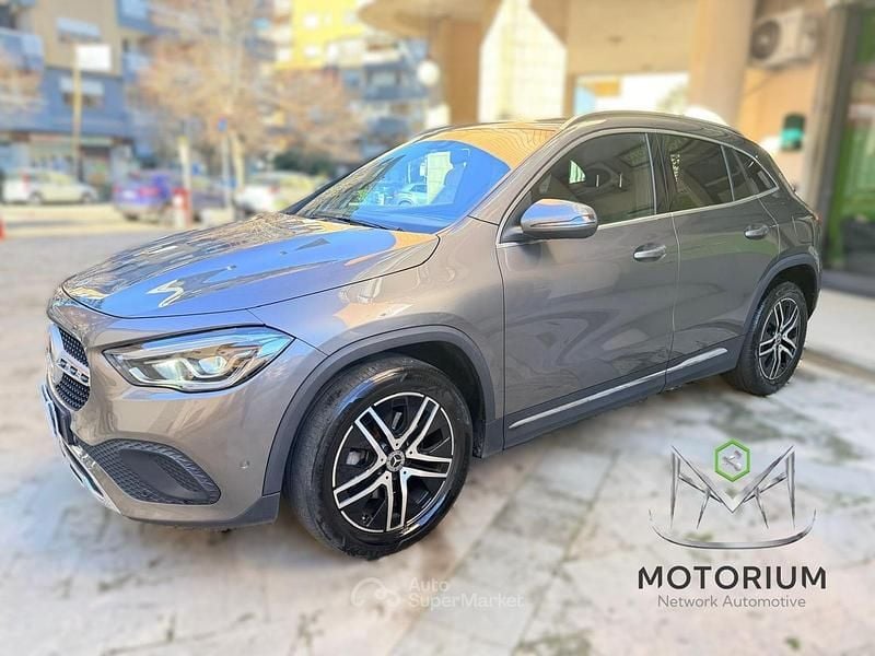 Usata Mercedes GLA200 150 CV (110 kW) 2020 Gray SUV