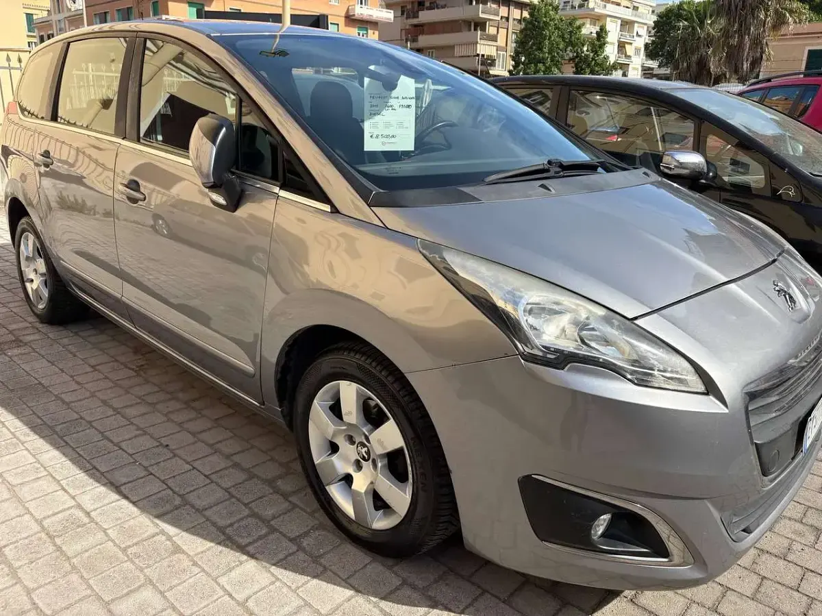 Usata Peugeot 5008 Active 114 CV (83 kW) 2015 Grigio Monovolume