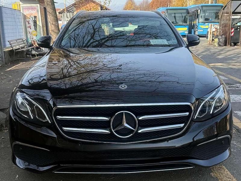 Nero Usata 2018 Mercedes E220 Business Station wagon | 17.500 € (Ottimo prezzo) - Immagine 1/4
