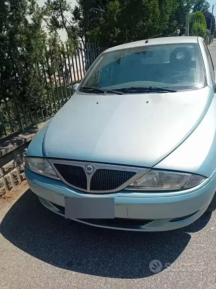 Usata Lancia Ypsilon 60 CV (44 kW) 2002 Bluazzurro Utilitaria