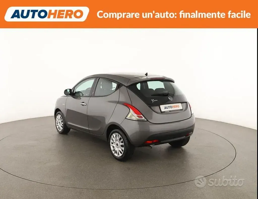 Usata Lancia Ypsilon Silver 69 CV (50 kW) 2016 Grigio Utilitaria