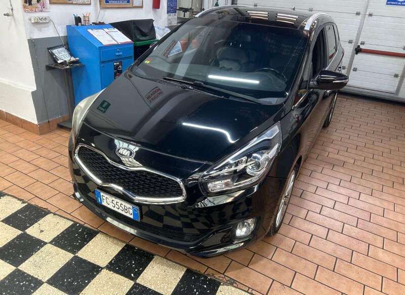 Nero Usata 2016 Kia Carens Monovolume | 8990 € (Buon prezzo) - Immagine 1/4