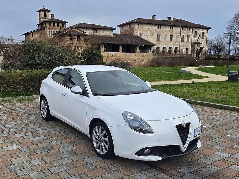 Usata Alfa Romeo Giulietta Super 120 CV (88 kW) 2016 Bianco Utilitaria
