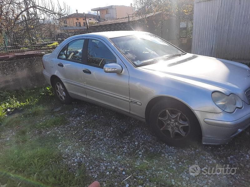Usata Mercedes C220 Classic 143 CV (105 kW) 2003 Grigio Berlina