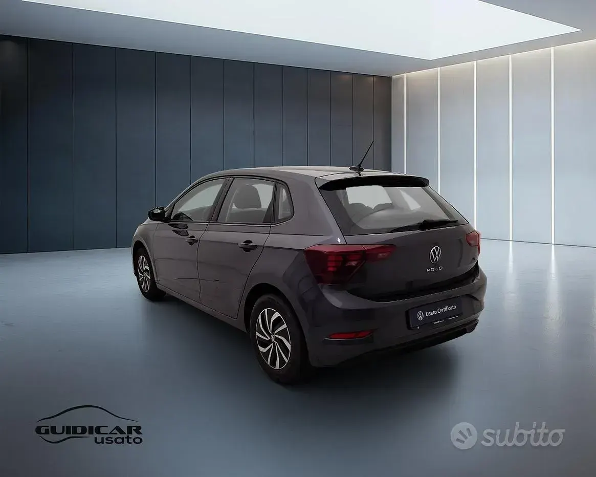 Usata VW Polo Life 95 CV (69 kW) 2023 Grigio metallizzato scuro Utilitaria